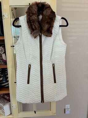 Chico's White Quilted Vest with Brown Faux Fur Collar